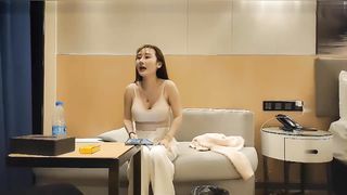 【69堂免费视频】约到高颜值好身材御姐_前凸后翘裹胸白衣，抱着她啪啪猛顶爽的不停呻吟浪叫